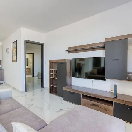 Beautiful Penthouse With Private Terrace & Seaview By 360 Estates * St Paul's Bay
