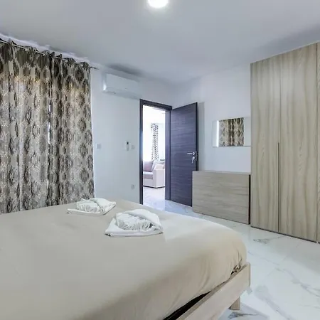Beautiful Penthouse With Private Terrace & Seaview By 360 Estates *