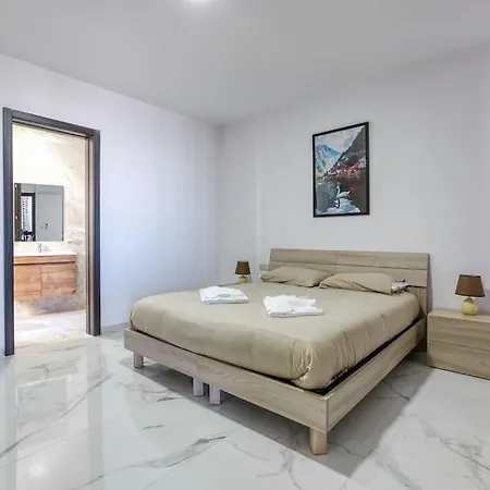 Beautiful Penthouse With Private Terrace & Seaview By 360 Estates Apartament