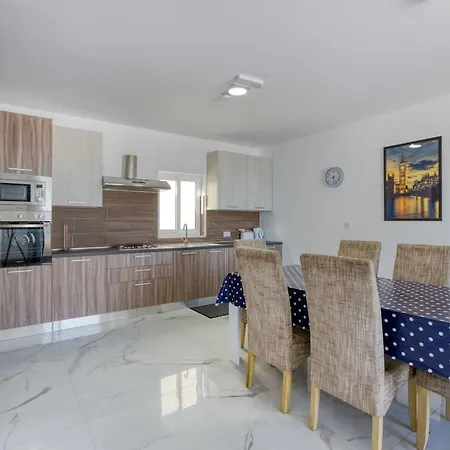 Beautiful Penthouse With Private Terrace & Seaview By 360 Estates Apartment