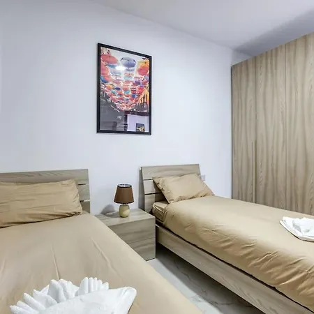 Beautiful Penthouse With Private Terrace & Seaview By 360 Estates