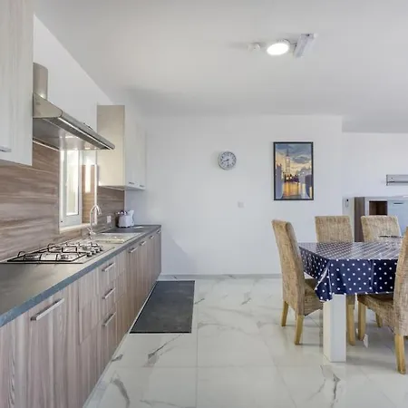 Beautiful Penthouse With Private Terrace & Seaview By 360 Estates *
