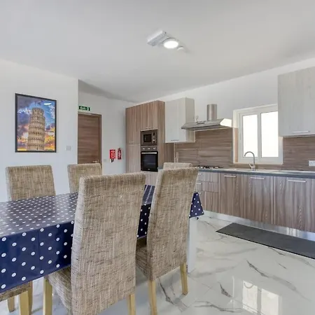 Beautiful Penthouse With Private Terrace & Seaview By 360 Estates